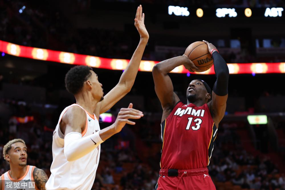 两条赛道上 两条赛道上