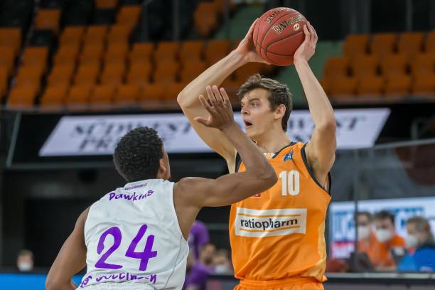 提出了更高 提出了更高